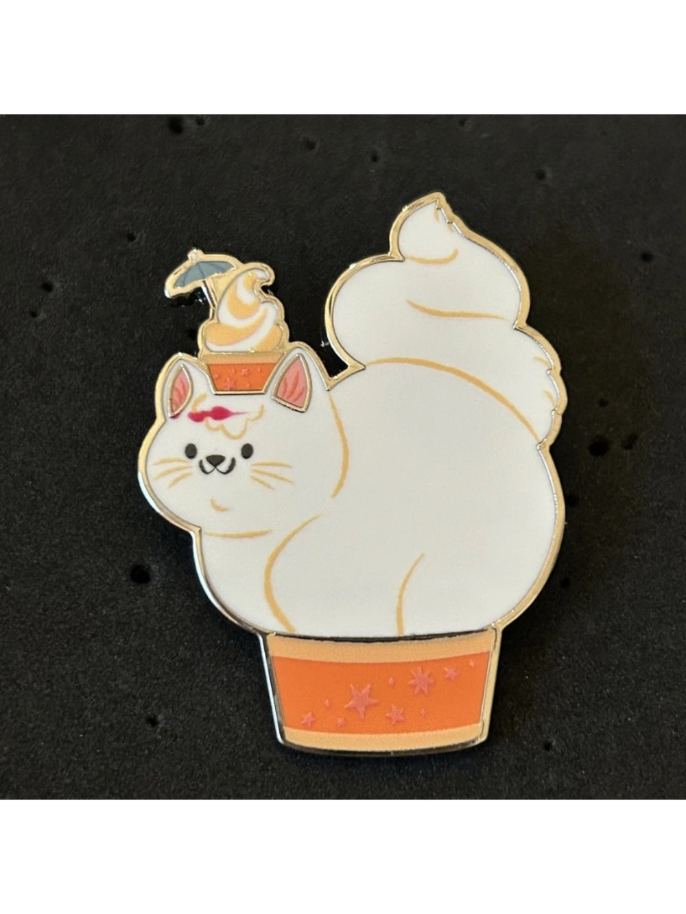 Disney Halloween Dole Whip Treat White Cat Halloween Costume LR Mystery Pin